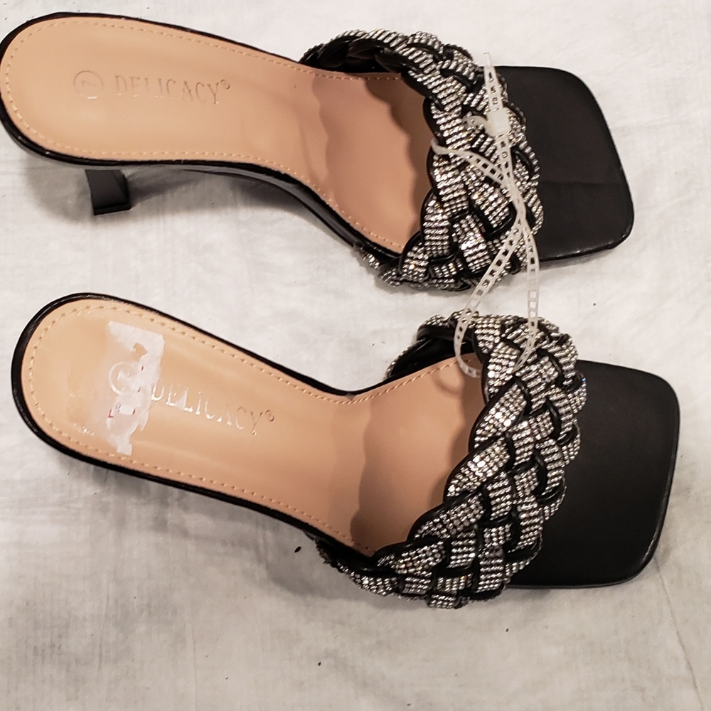 Delicacy heels 👠